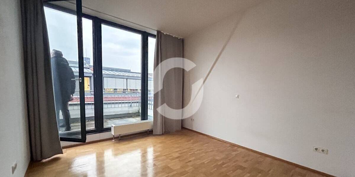 Etagenwohnung Stuttgart Mitte - 2 Zimmer, 91 m&sup2;, 1.400&euro; | Angebot:25700249