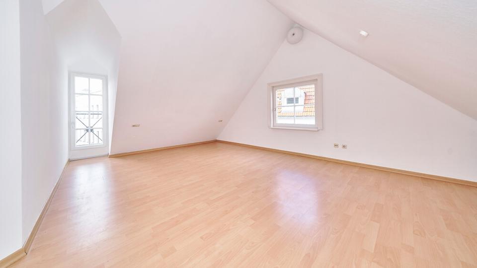 Dachgeschoßwohnung Bietigheim-Bissingen Bissingen - 3 Zimmer, 80 m&sup2;, 1.000&euro; | Angebot:25162024