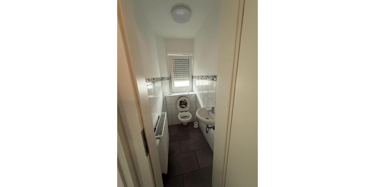 Erdgeschoßwohnung Stuttgart Mühlhausen - 5 Zimmer, 184 m&sup2;, 1.750&euro; | Angebot:24936956