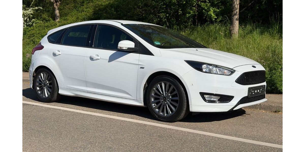 Ford Focus 83.000 km 9.900 &euro; Fellbach 70736