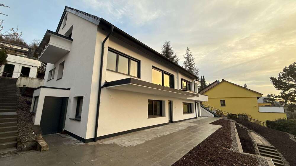 Etagenwohnung Stuttgart Feuerbach - 5 Zimmer, 220 m&sup2;, 2.900&euro; | Angebot:26381478