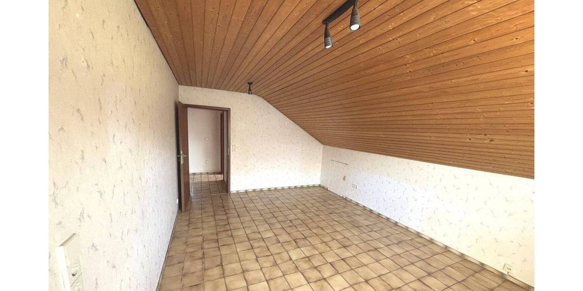 Etagenwohnung Besigheim - 4 Zimmer, 91 m&sup2;, 298.000&euro; | Angebot:25671952