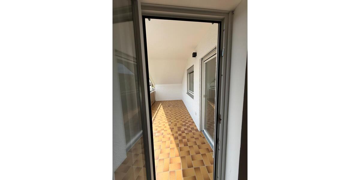 Etagenwohnung Kirchheim am Neckar - 4 Zimmer, 102 m&sup2;, 1.100&euro; | Angebot:27550072