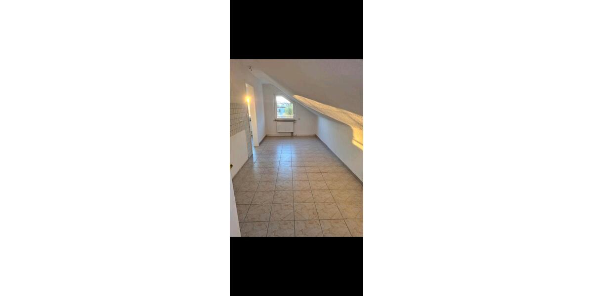 Dachgeschoßwohnung Asperg - 3 Zimmer, 75 m&sup2;, 1.100&euro; | Angebot:27544679