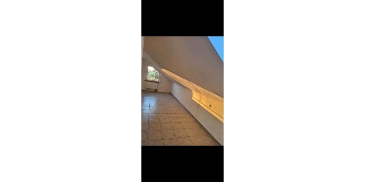 Dachgeschoßwohnung Asperg - 3 Zimmer, 75 m&sup2;, 1.100&euro; | Angebot:27544679