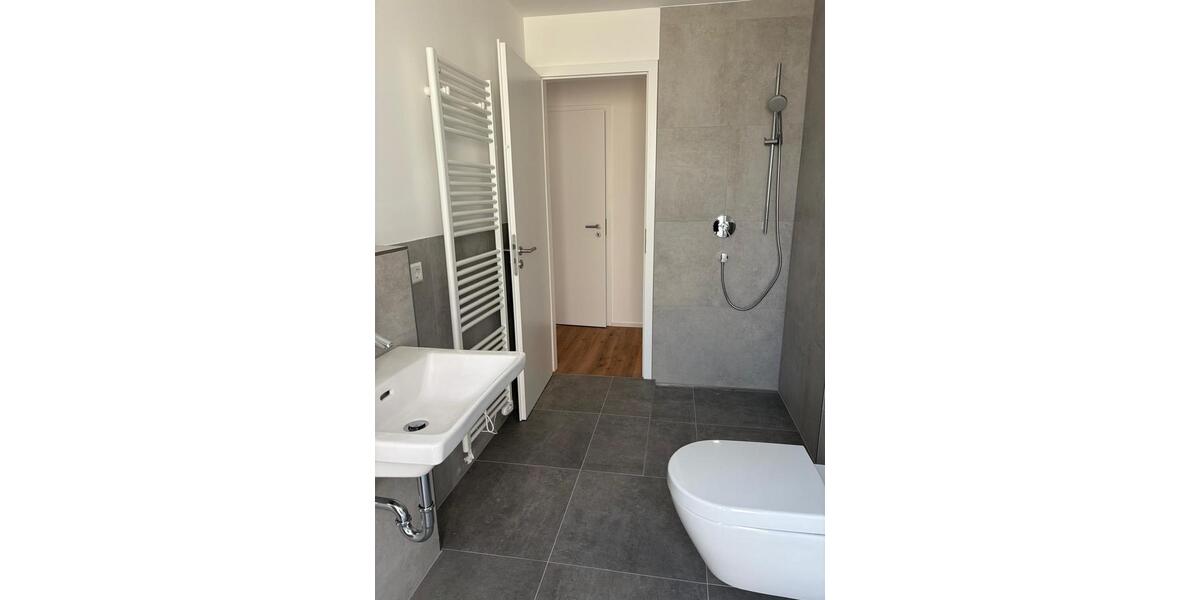 Erdgeschoßwohnung Brackenheim - 4 Zimmer, 105 m&sup2;, 1.300&euro; | Angebot:24875384