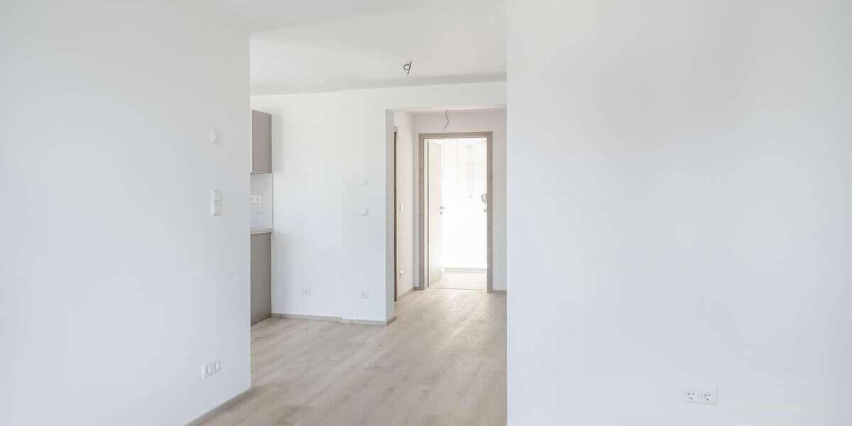 Hochwertig sanierte 2-Zimmer-Dachgeschosswohnung mit Balkon - 2- Esslingen am Neckar Oberesslingen | Angebot:27517943