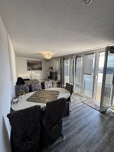 WEITBLICK & WOHLGEFÜHL MIT GROßER DACHTERRASSE - Einfamilienhaus Sindelfingen Eichholz | Angebot:25449320