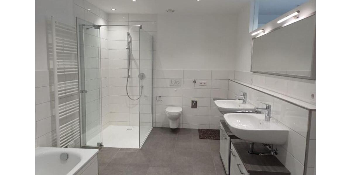 Dachgeschoßwohnung Filderstadt - 4.5 Zimmer, 150 m&sup2;, 2.500&euro; | Angebot:25821677