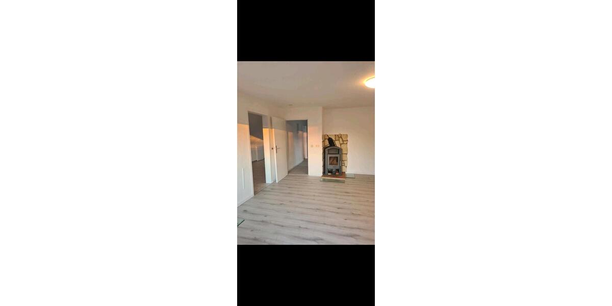 Dachgeschoßwohnung Asperg - 3 Zimmer, 75 m&sup2;, 1.100&euro; | Angebot:27544679