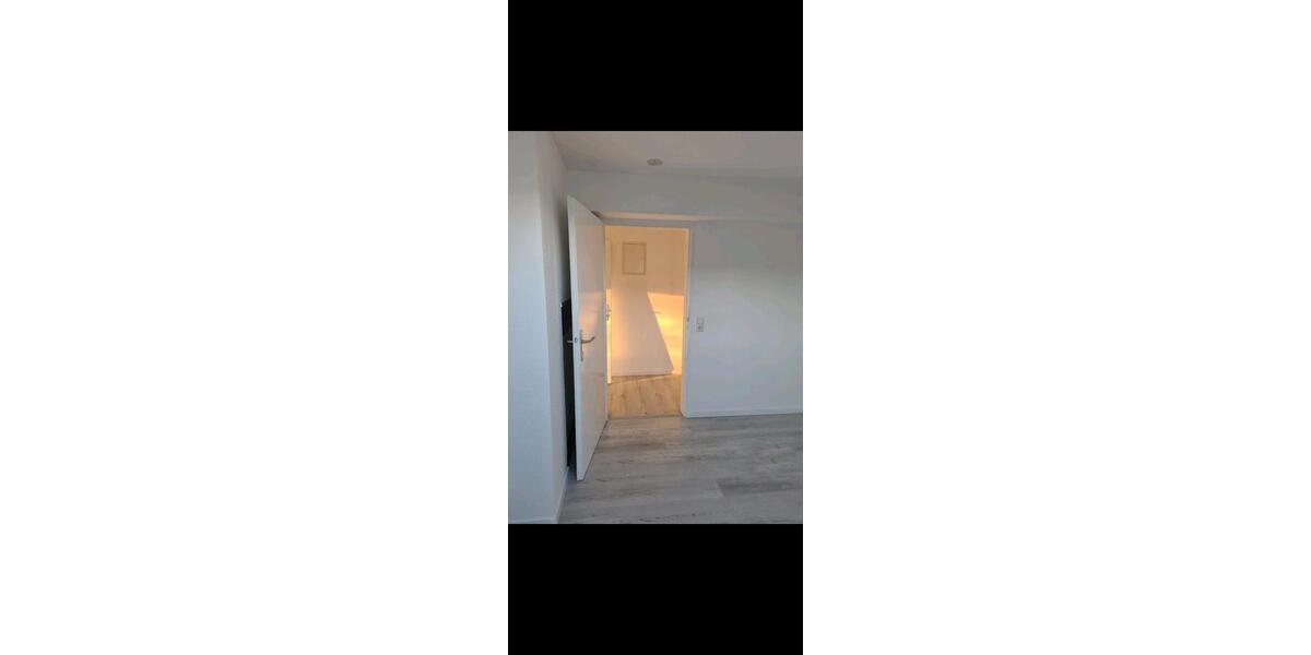Dachgeschoßwohnung Asperg - 3 Zimmer, 75 m&sup2;, 1.100&euro; | Angebot:27544679
