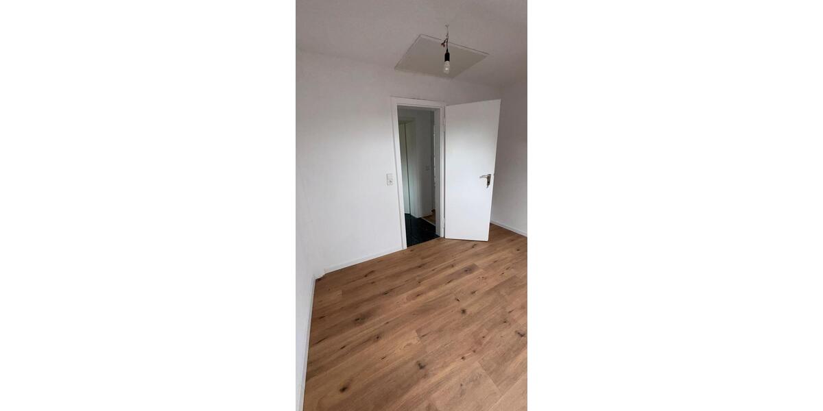Dachgeschoßwohnung Ludwigsburg Eglosheim - 3 Zimmer, 48 m&sup2;, 890&euro; | Angebot:27540321