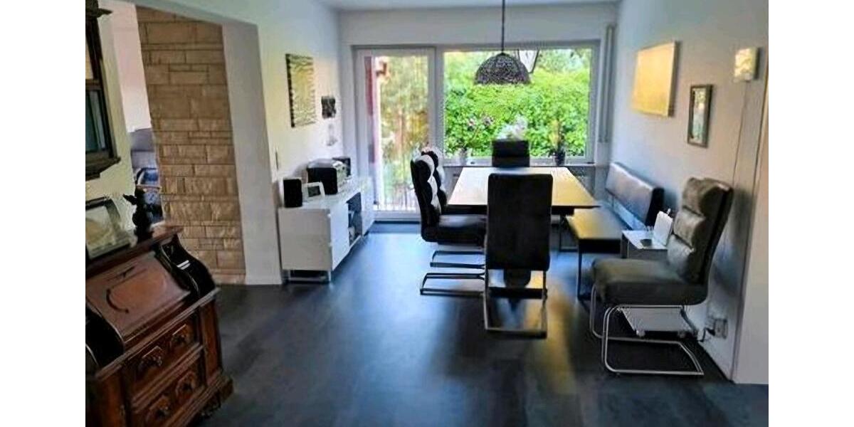 Etagenwohnung Sachsenheim - 5.5 Zimmer, 147 m&sup2;, 1.390&euro; | Angebot:27570568