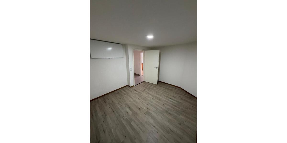 Erdgeschoßwohnung Kirchheim am Neckar - 3 Zimmer, 65 m&sup2;, 880&euro; | Angebot:25300835
