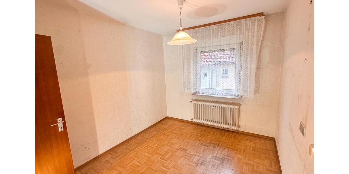 Mehrfamilienhaus, Wohnhaus Stuttgart Mühlhausen - 8 Zimmer, 209 m&sup2;, 585.000&euro; | Angebot:27533807