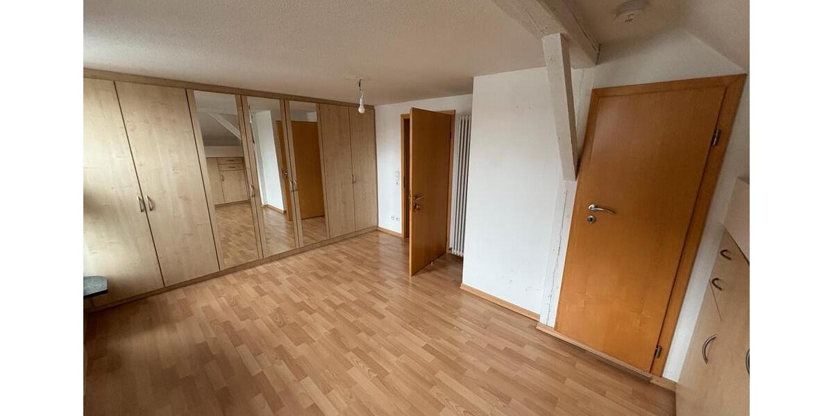 Dachgeschoßwohnung Deizisau - 3.5 Zimmer, 90 m&sup2;, 1.200&euro; | Angebot:25923476