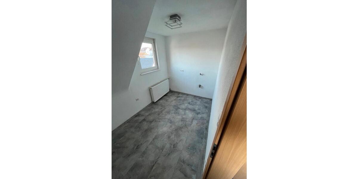 Dachgeschoßwohnung Mühlacker - 2.5 Zimmer, 60 m&sup2;, 700&euro; | Angebot:25995943