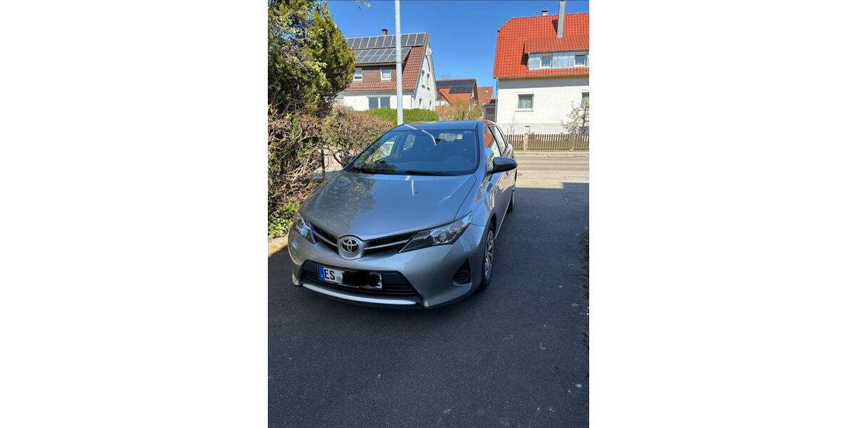 Toyota Auris 52.000 km 8.888 &euro; Wolfschlugen 72649