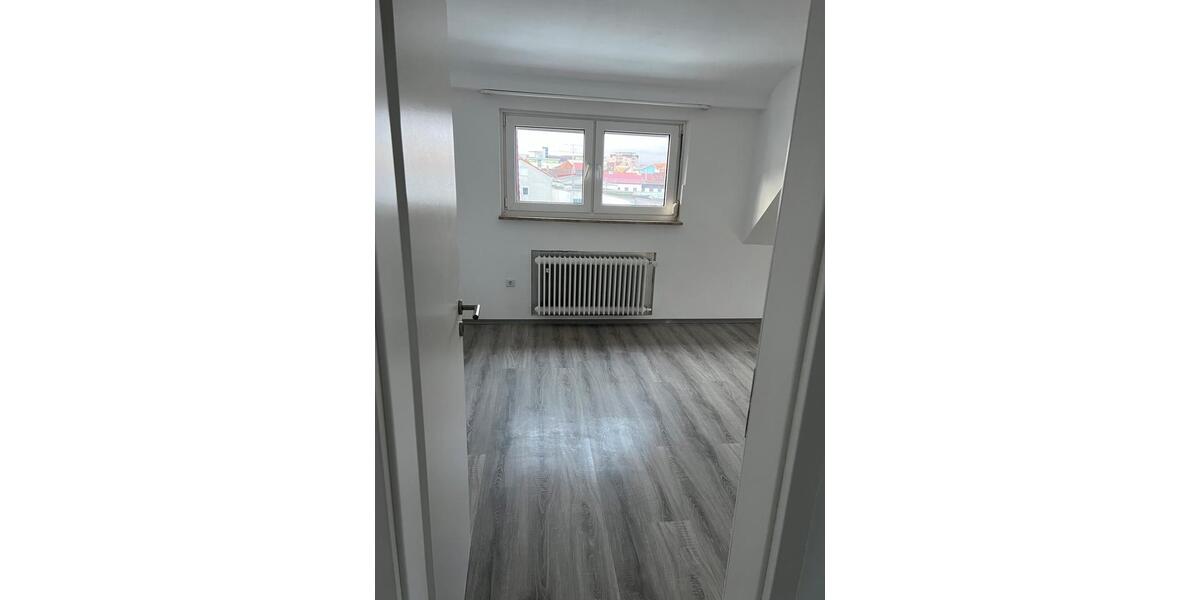 Dachgeschoßwohnung Mühlacker - 3 Zimmer, 90 m&sup2;, 1.300&euro; | Angebot:26612905