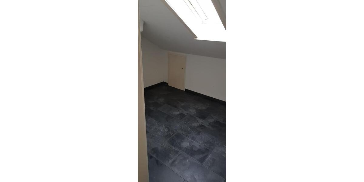 Dachgeschoßwohnung Stuttgart Bad Cannstatt - 1.5 Zimmer, 33 m&sup2;, 780&euro; | Angebot:25283984