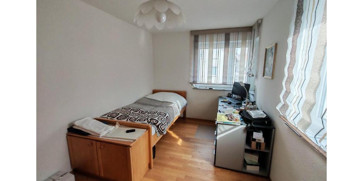 Etagenwohnung Esslingen am Neckar Hegensberg - 4 Zimmer, 90 m&sup2;, 1.200&euro; | Angebot:25959556
