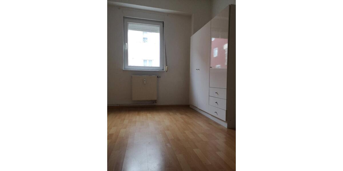 Etagenwohnung Stuttgart Zuffenhausen - 3.5 Zimmer, 90 m&sup2;, 1.090&euro; | Angebot:25860229