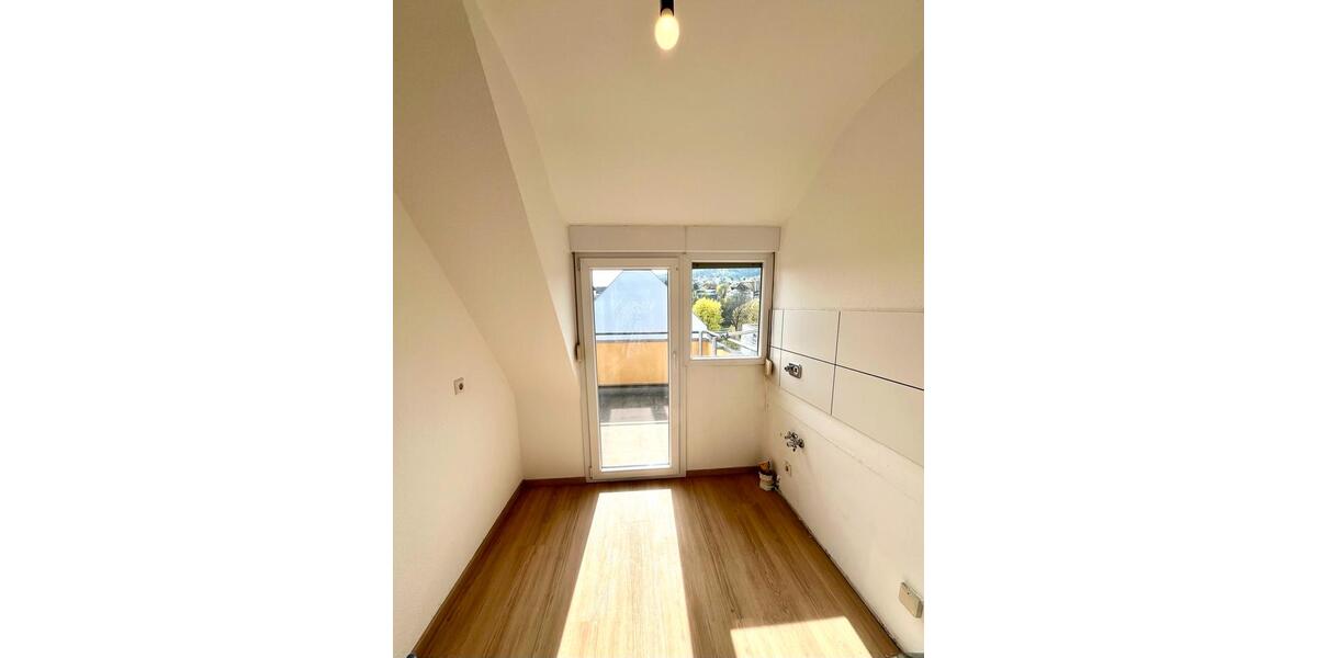 Dachgeschoßwohnung Stuttgart Stuttgart-Süd - 3.5 Zimmer, 64 m&sup2;, 1.060&euro; | Angebot:26331936