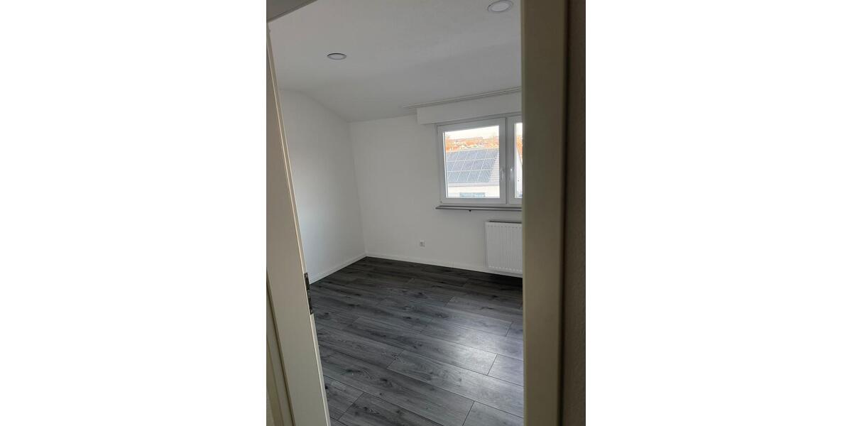 Dachgeschoßwohnung Schwaikheim - 3 Zimmer, 80 m&sup2;, 1.300&euro; | Angebot:26039754