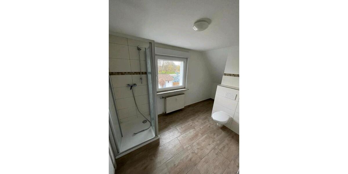 Etagenwohnung Sachsenheim - 3.5 Zimmer, 93 m&sup2;, 1.300&euro; | Angebot:26475903