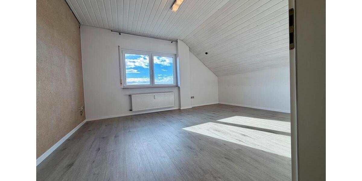 Dachgeschoßwohnung Rutesheim - 3 Zimmer, 68 m&sup2;, 950&euro; | Angebot:27570565