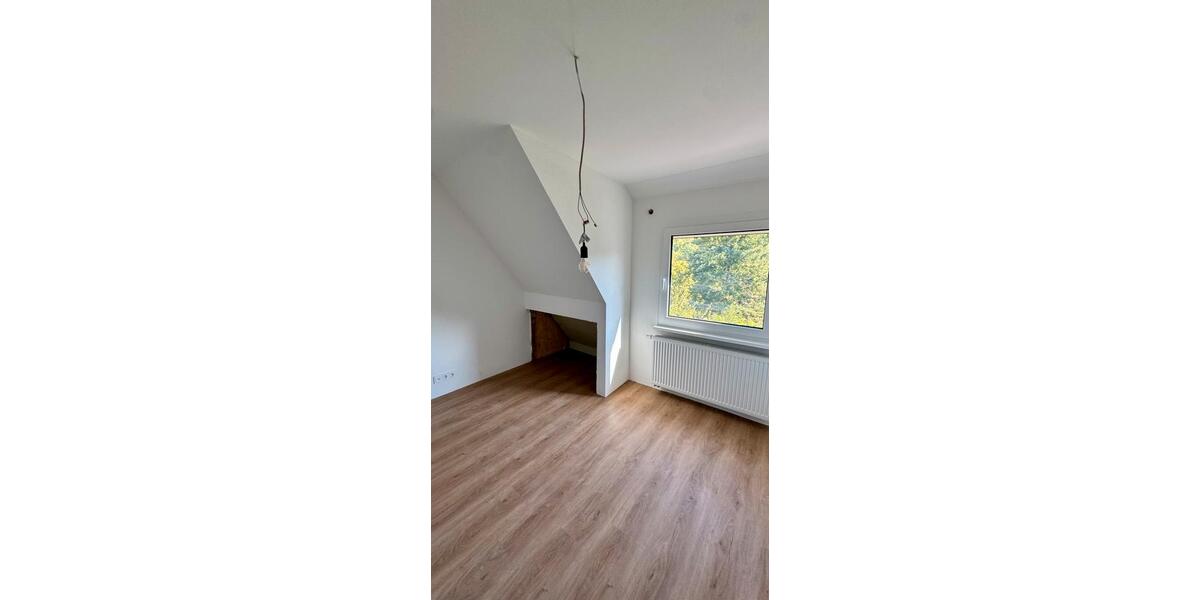 Dachgeschoßwohnung Stuttgart Feuerbach - 3 Zimmer, 66 m&sup2;, 1.200&euro; | Angebot:27543976