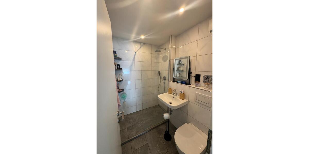 Dachgeschoßwohnung Stuttgart Luginsland - 3 Zimmer, 65 m&sup2;, 350.000&euro; | Angebot:25310210