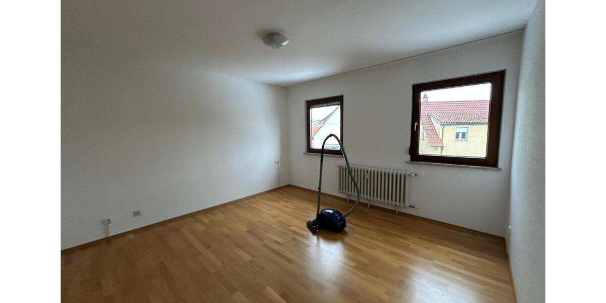 Etagenwohnung Stuttgart Bad Cannstatt - 3 Zimmer, 12 m&sup2;, 450&euro; | Angebot:25219364