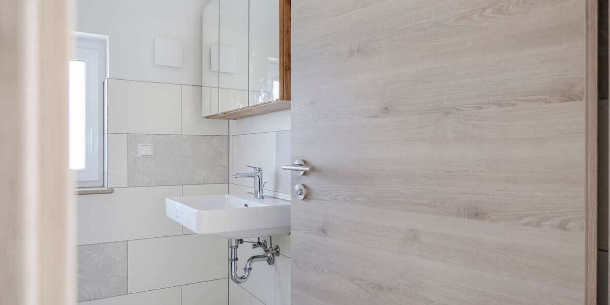 Hochwertig sanierte 2-Zimmer-Dachgeschosswohnung mit Balkon - 2- Esslingen am Neckar Oberesslingen | Angebot:27517940