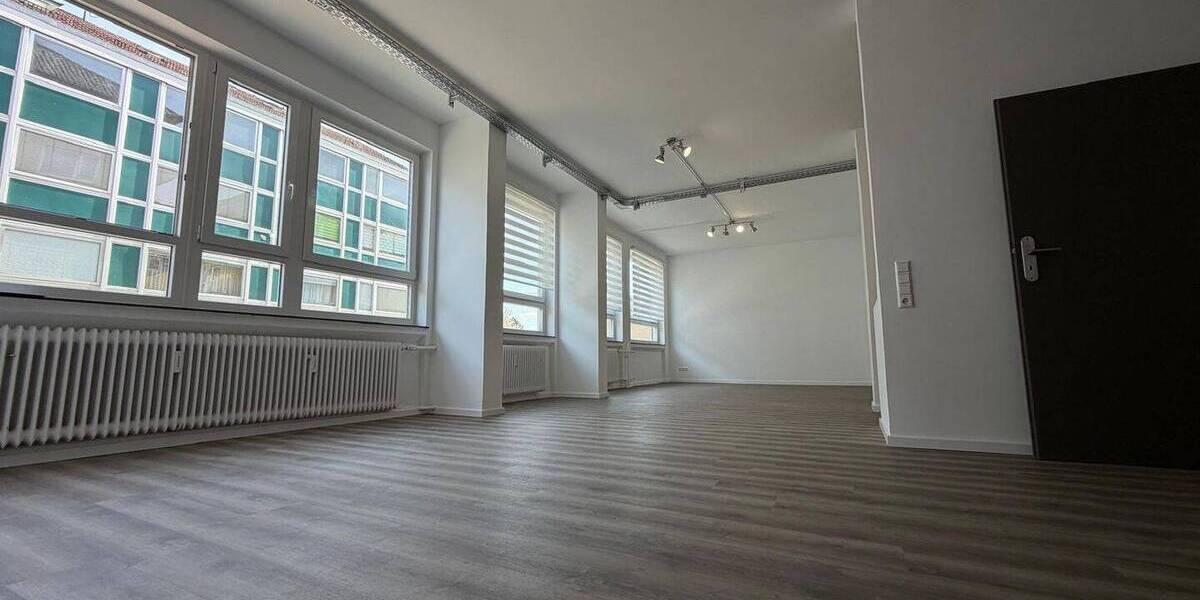 Gewerbeobjekt Stuttgart Ost - 3 Zimmer, 1.800&euro; | Angebot:26472842