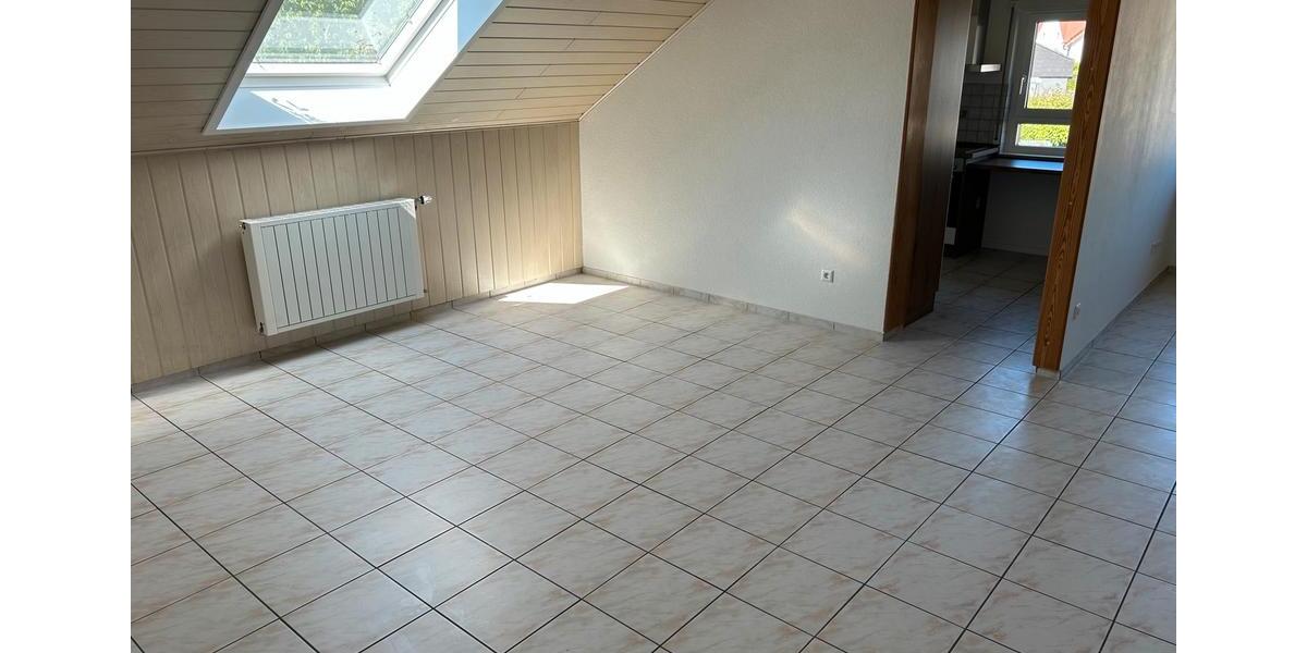 Dachgeschoßwohnung Brackenheim - 3.5 Zimmer, 92 m&sup2;, 950&euro; | Angebot:26440322