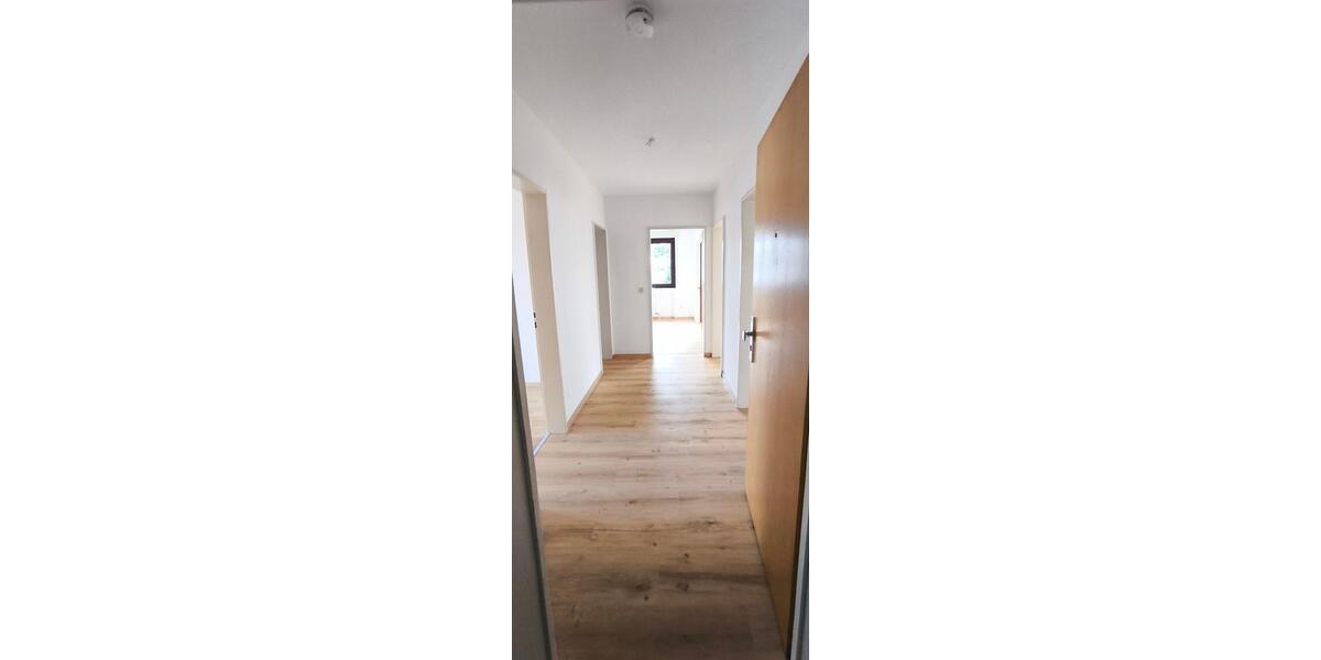 Etagenwohnung Weinsberg - 3.5 Zimmer, 86 m&sup2;, 1.290&euro; | Angebot:24855448