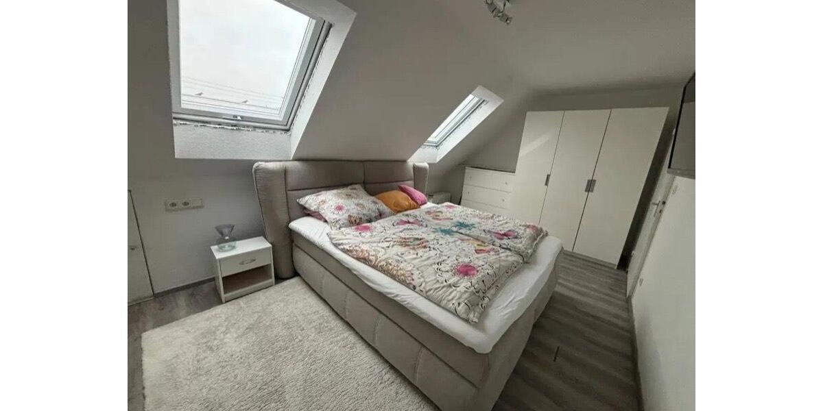 Dachgeschoßwohnung Winnenden - 3 Zimmer, 81 m&sup2;, 900&euro; | Angebot:26168639