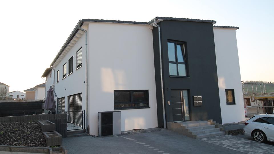 Dachgeschoßwohnung Pfaffenhofen - 3.5 Zimmer, 78 m&sup2;, 980&euro; | Angebot:25966412