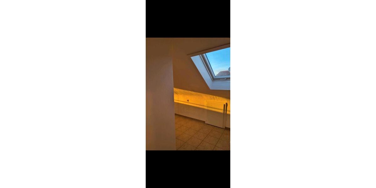 Dachgeschoßwohnung Asperg - 3 Zimmer, 75 m&sup2;, 1.100&euro; | Angebot:27544679