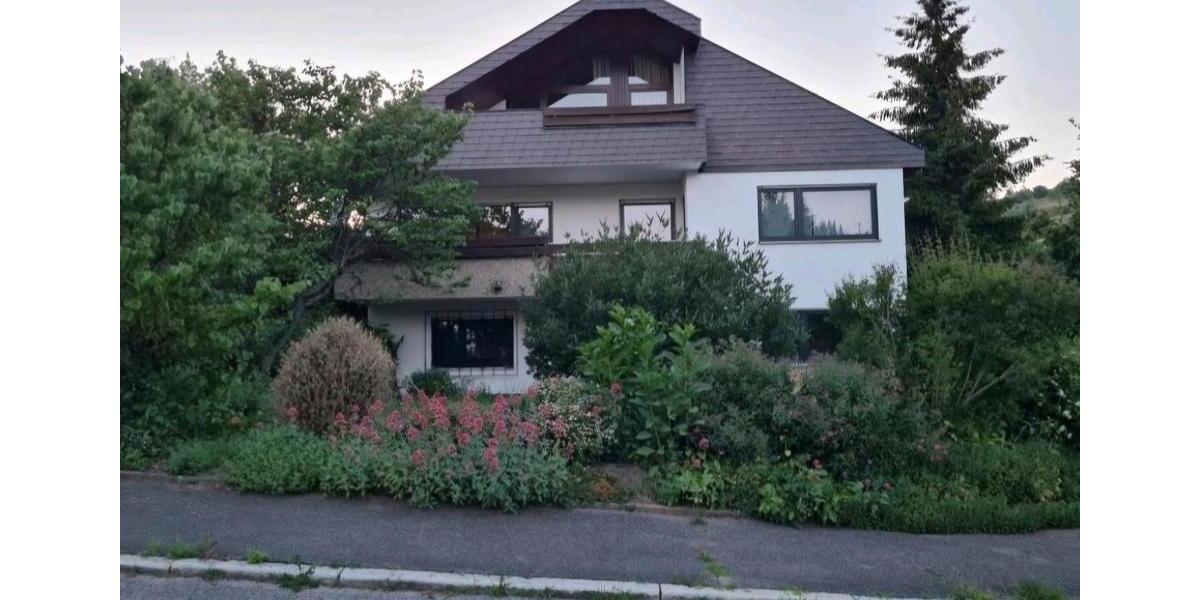 Etagenwohnung Sachsenheim - 5.5 Zimmer, 147 m&sup2;, 1.390&euro; | Angebot:27570568