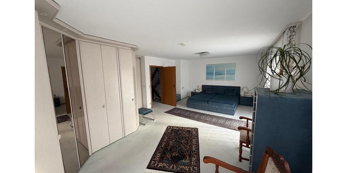 Doppelhaushälfte Sindelfingen Sindelfingen (Stadt) - 6 Zimmer, 240 m&sup2;, 2.650&euro; | Angebot:25975647