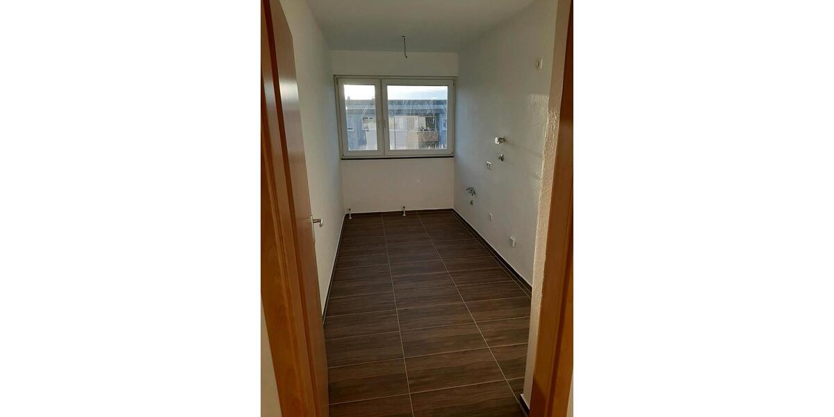 Etagenwohnung Sachsenheim - 4.5 Zimmer, 94 m&sup2;, 1.250&euro; | Angebot:25821678