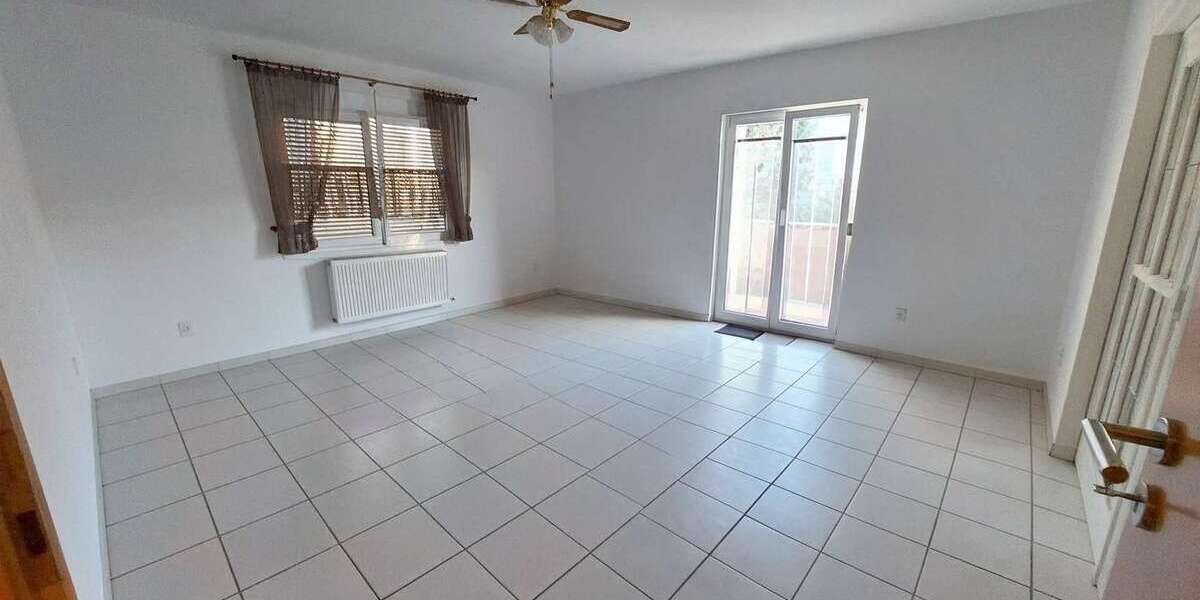Großzügige 4-Zimmer-Wohnung mit Balkon & Loggia in Esslingen - 4- Esslingen am Neckar Oberesslingen | Angebot:27496970