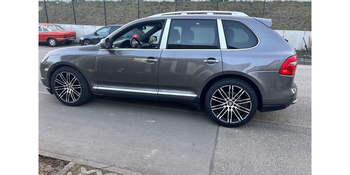 Porsche Cayenne 215.600 km 11.890 &euro; Leonberg 71229