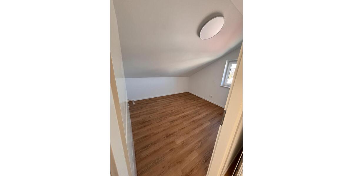 Dachgeschoßwohnung Sindelfingen Darmsheim - 2.5 Zimmer, 73 m&sup2;, 1.200&euro; | Angebot:25292934