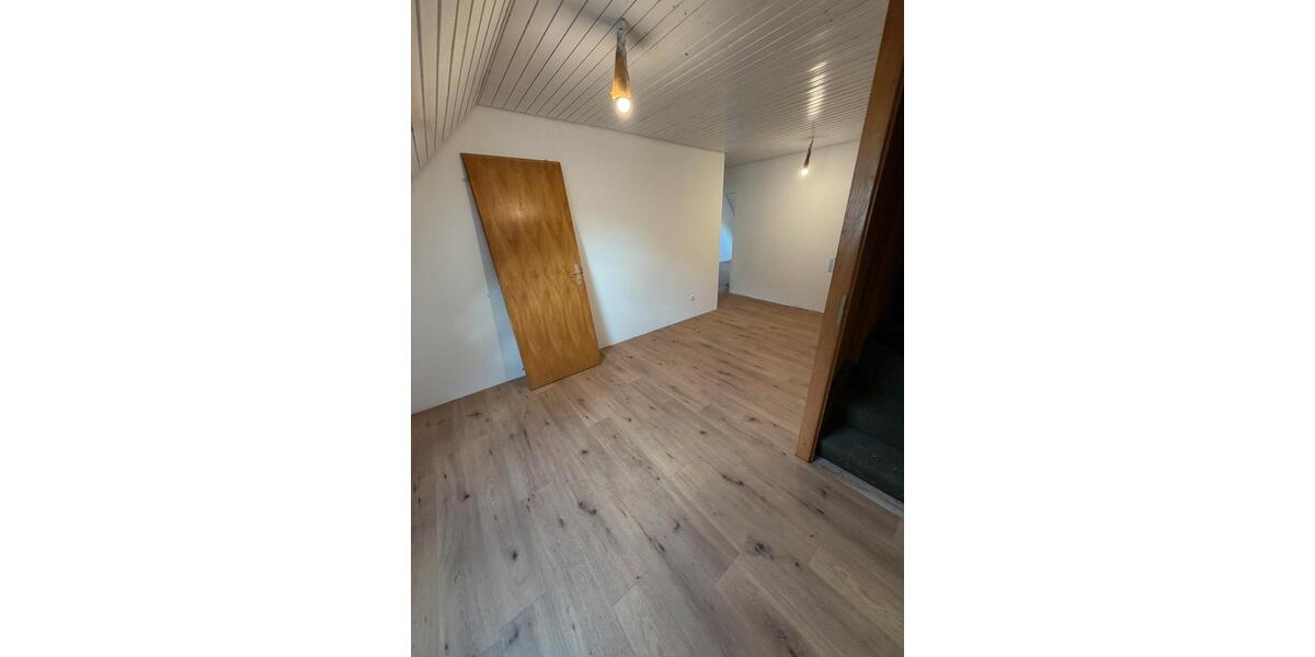 Etagenwohnung Denkendorf - 5 Zimmer, 120 m&sup2;, 1.500&euro; | Angebot:27553329