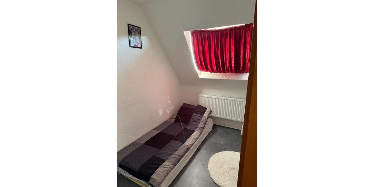 Dachgeschoßwohnung Winnenden - 3.5 Zimmer, 70 m&sup2;, 1.200&euro; | Angebot:26115580