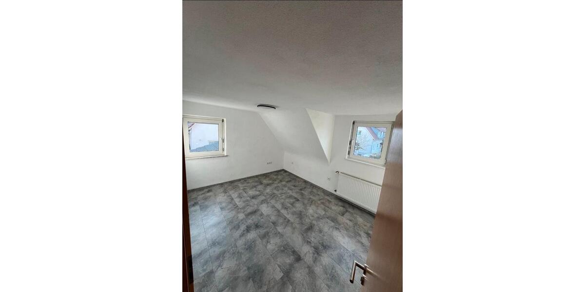 Dachgeschoßwohnung Mühlacker - 2.5 Zimmer, 60 m&sup2;, 700&euro; | Angebot:25995943