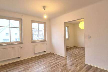 Haus Mundelsheim - 8 Zimmer, 180 m&sup2;, 360.000&euro; | Angebot:26067904